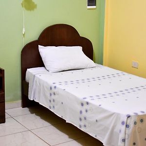 Quarto económico com cama king